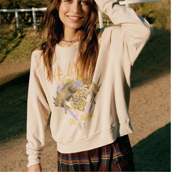 DAYDREAMER Graphic Def Leppard Sweatshirt XS - Picture 2 of 9